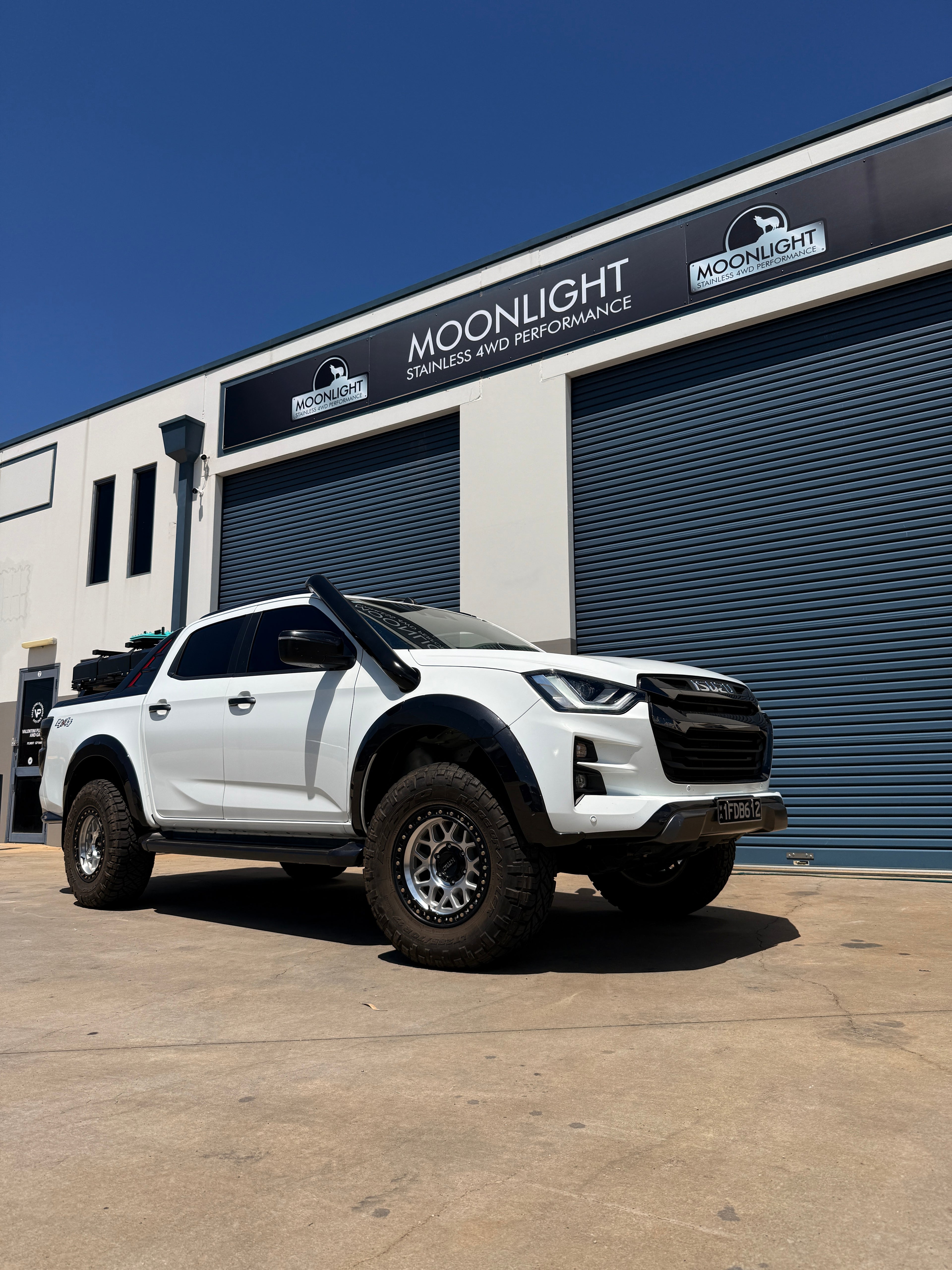 Izuzu Dmax 2020-2024  4" Short Entry Stainless Steel Snorkel Kit