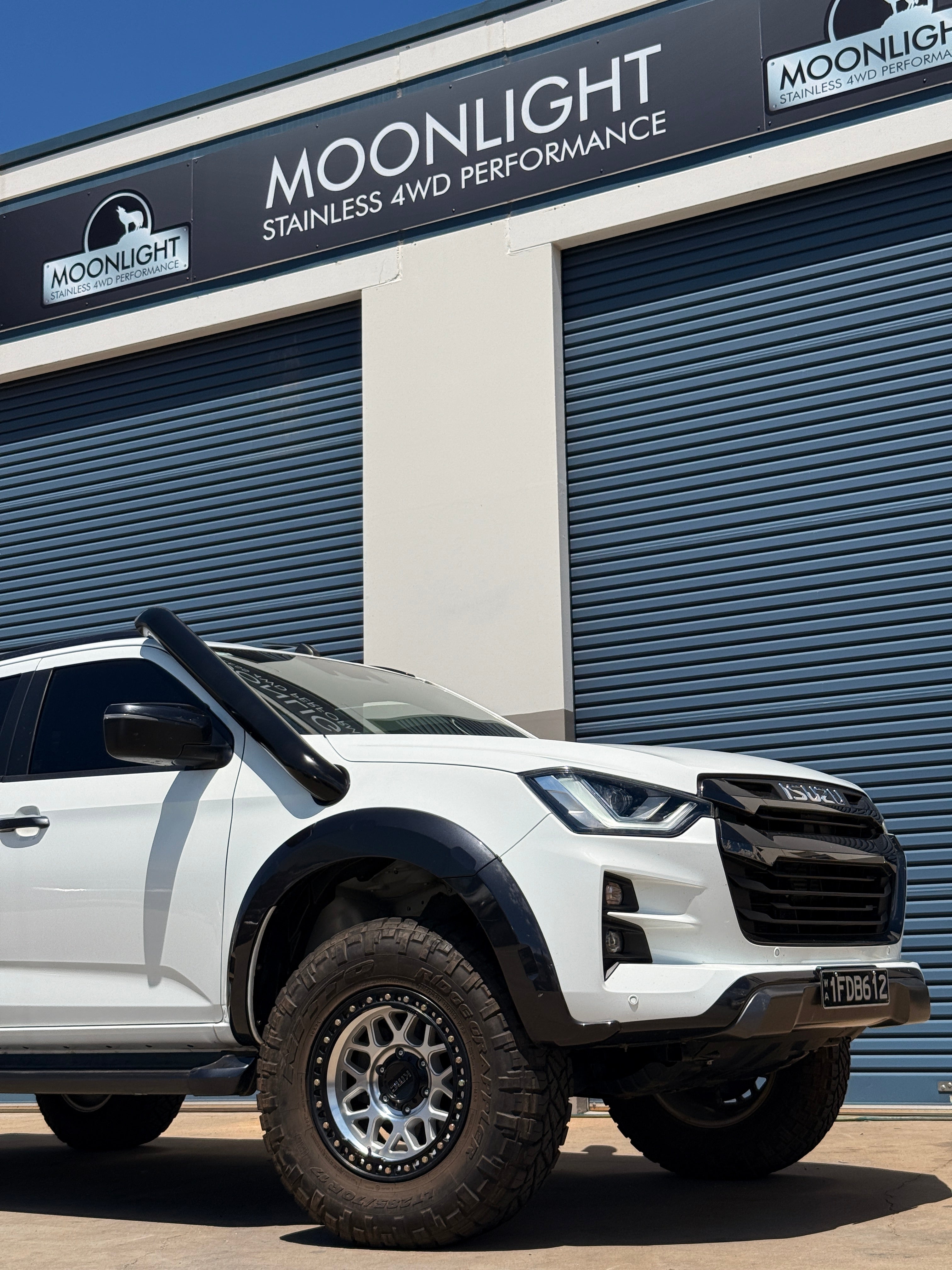 Izuzu Dmax 2020-2024  4" Short Entry Stainless Steel Snorkel Kit