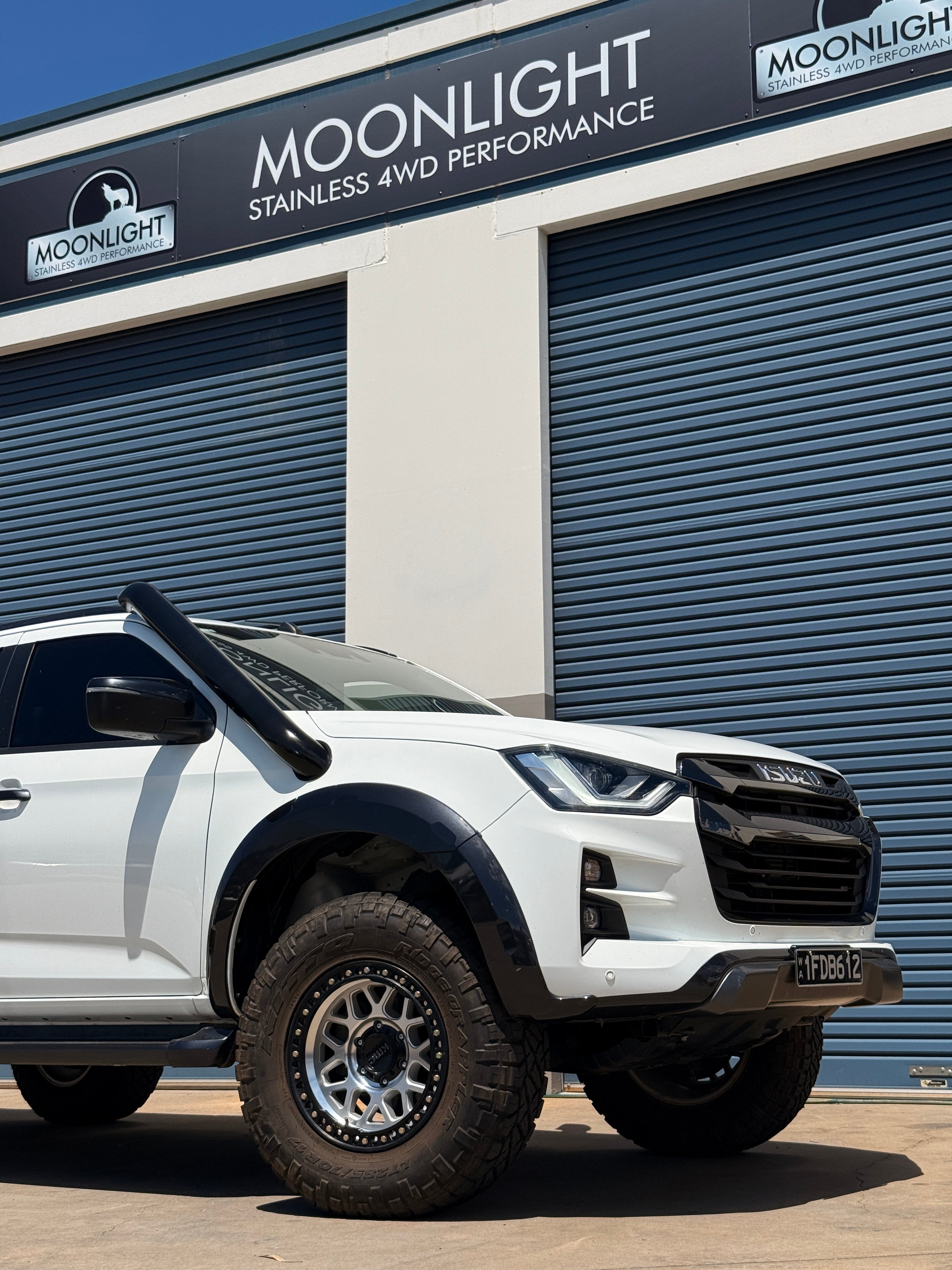 Izuzu Dmax 2020-2024  4" Short Entry Stainless Steel Snorkel Kit