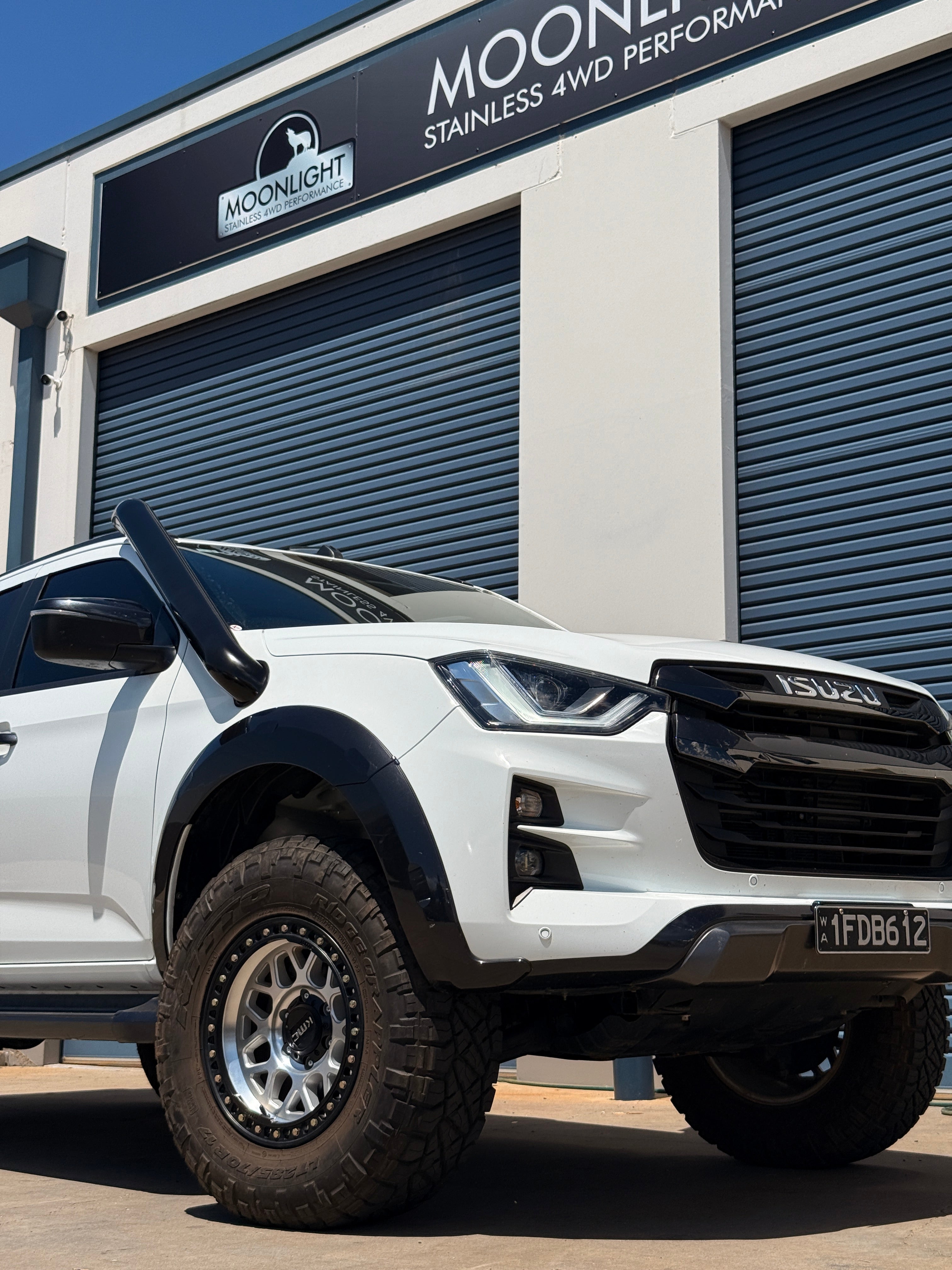 Izuzu Dmax 2020-2024  4" Short Entry Stainless Steel Snorkel Kit