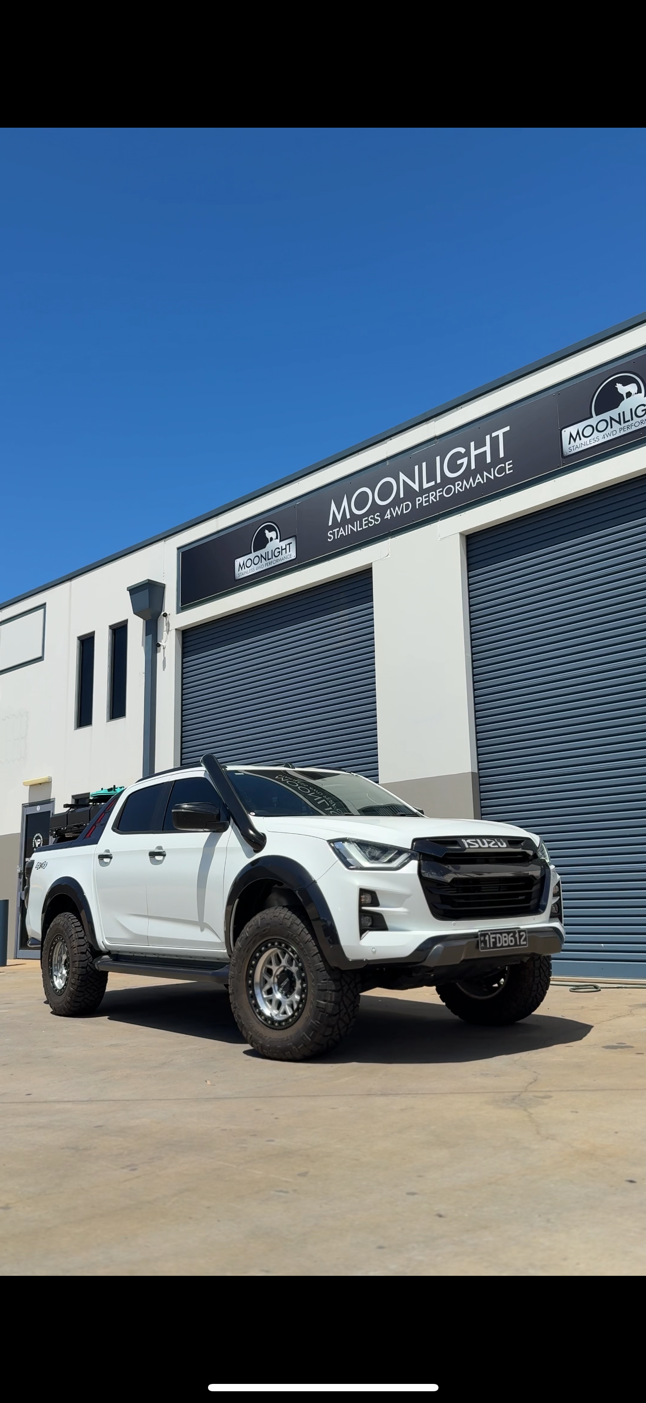 Izuzu Dmax 2020-2024  4" Short Entry Stainless Steel Snorkel Kit